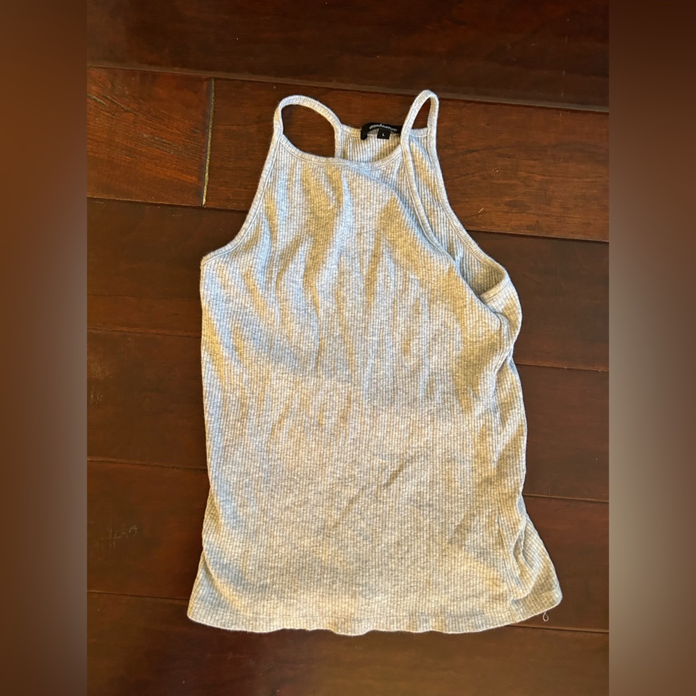 gray tank top